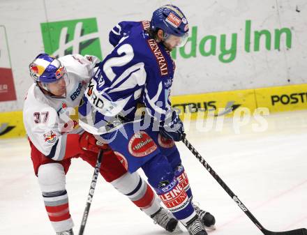 EBEL. Eishockey Bundesliga. EC Rekord Fenster VSV gegen EC Red Bull Salzburg. Craig Weller (VSV), Erik Reitz (Salzburg). Villach, am 10.1.2012.
Foto: Kuess 
---
pressefotos, pressefotografie, kuess, qs, qspictures, sport, bild, bilder, bilddatenbank