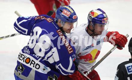 EBEL. Eishockey Bundesliga. EC Rekord Fenster VSV gegen EC Red Bull Salzburg. Shayne Toporowski (VSV), Brent Aubin (Salzburg). Villach, am 10.1.2012.
Foto: Kuess 
---
pressefotos, pressefotografie, kuess, qs, qspictures, sport, bild, bilder, bilddatenbank