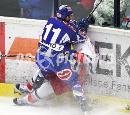 EBEL. Eishockey Bundesliga. EC Rekord Fenster VSV gegen EC Red Bull Salzburg. Nico Toff (VSV), Daniel Welser (Salzburg). Villach, am 10.1.2012.
Foto: Kuess 
---
pressefotos, pressefotografie, kuess, qs, qspictures, sport, bild, bilder, bilddatenbank