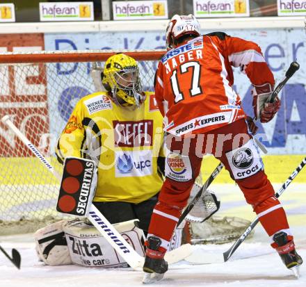 EBEL. Eishockey Bundesliga. KAC gegen UPC VIENNA CAPITALS. HAGER Gregor (KAC), DIVIS Reinhard (Caps). Klagenfurt, am 10.1.2012.
Foto: Kuess

---
pressefotos, pressefotografie, kuess, qs, qspictures, sport, bild, bilder, bilddatenbank