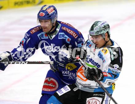 EBEL. Eishockey Bundesliga. EC Rekord Fenster VSV gegen EHC LIWEST BLACK WINGS LINZ.  TOPOROWSKI Shayne (VSV),  SCHOLZ Fabian (Linz). Villach, am 13.1.2012.
Foto: Kuess 


---
pressefotos, pressefotografie, kuess, qs, qspictures, sport, bild, bilder, bilddatenbank