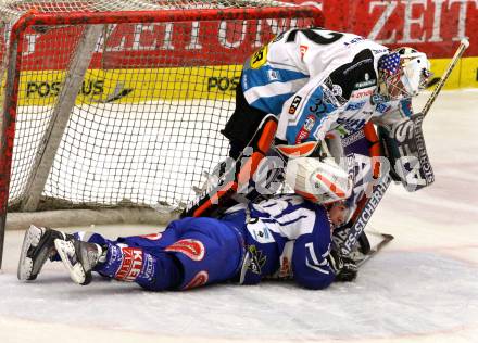 EBEL. Eishockey Bundesliga. EC Rekord Fenster VSV gegen EHC LIWEST BLACK WINGS LINZ. PEWAL Marco (VSV), WESTLUND Alex (Linz). Villach, am 13.1.2012.
Foto: Kuess 


---
pressefotos, pressefotografie, kuess, qs, qspictures, sport, bild, bilder, bilddatenbank