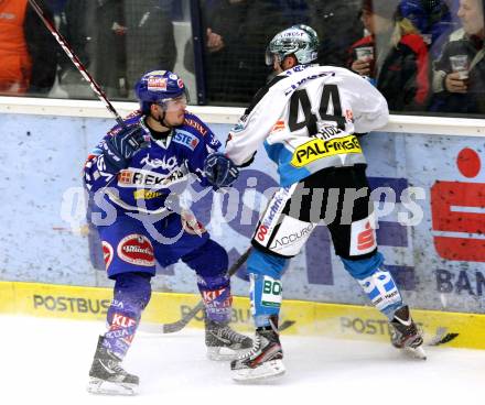 EBEL. Eishockey Bundesliga. EC Rekord Fenster VSV gegen EHC LIWEST BLACK WINGS LINZ. TOFF Nico (VSV), SCHOLZ Fabian (Linz). Villach, am 13.1.2012.
Foto: Kuess 


---
pressefotos, pressefotografie, kuess, qs, qspictures, sport, bild, bilder, bilddatenbank