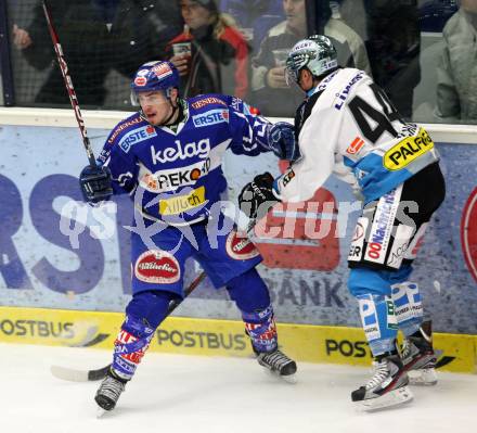 EBEL. Eishockey Bundesliga. EC Rekord Fenster VSV gegen EHC LIWEST BLACK WINGS LINZ. TOFF Nico (VSV), SCHOLZ Fabian (Linz). Villach, am 13.1.2012.
Foto: Kuess 


---
pressefotos, pressefotografie, kuess, qs, qspictures, sport, bild, bilder, bilddatenbank