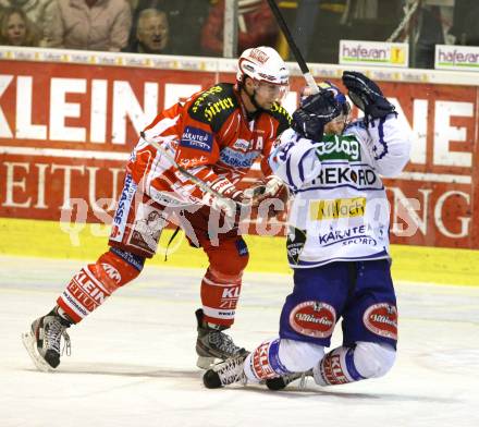 EBEL. Eishockey Bundesliga. KAC gegen VSV. REICHEL Johannes (KAC), DAMON Derek (VSV). Klagenfurt, am 17.1.2012.
Foto: Kuess

---
pressefotos, pressefotografie, kuess, qs, qspictures, sport, bild, bilder, bilddatenbank