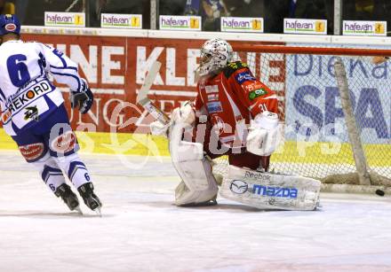 EBEL. Eishockey Bundesliga. KAC gegen VSV. CHIODO Andy (KAC), UNTERLUGGAUER Gerhard (VSV). Klagenfurt, am 17.1.2012.
Foto: Kuess

---
pressefotos, pressefotografie, kuess, qs, qspictures, sport, bild, bilder, bilddatenbank