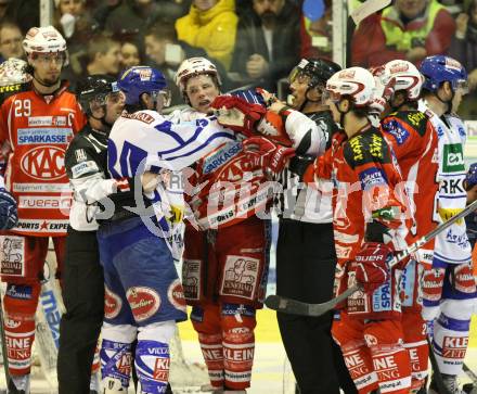 EBEL. Eishockey Bundesliga. KAC gegen VSV. Rauferei FUREY Kirk (KAC), WIEDERGUT Andreas (VSV). Klagenfurt, am 17.1.2012.
Foto: Kuess

---
pressefotos, pressefotografie, kuess, qs, qspictures, sport, bild, bilder, bilddatenbank