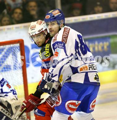 EBEL. Eishockey Bundesliga. KAC gegen VSV. BRANDNER Christoph (KAC), TOPOROWSKI Shayne (VSV). Klagenfurt, am 17.1.2012.
Foto: Kuess

---
pressefotos, pressefotografie, kuess, qs, qspictures, sport, bild, bilder, bilddatenbank