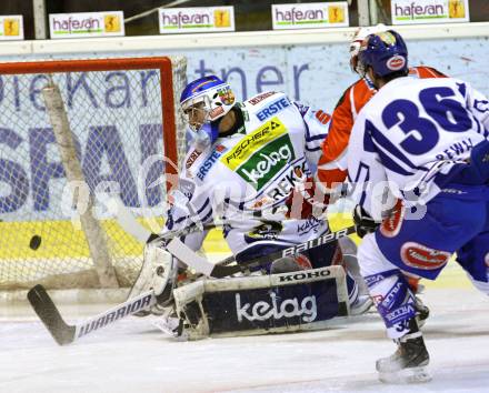 EBEL. Eishockey Bundesliga. KAC gegen VSV. TENUTE Joseph
 (KAC), STARKBAUM Bernhard (VSV). Klagenfurt, am 17.1.2012.
Foto: Kuess

---
pressefotos, pressefotografie, kuess, qs, qspictures, sport, bild, bilder, bilddatenbank