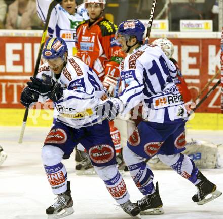 EBEL. Eishockey Bundesliga. KAC gegen VSV. Torjubel DAMON Derek, BACHER Stefan (VSV). Klagenfurt, am 17.1.2012.
Foto: Kuess

---
pressefotos, pressefotografie, kuess, qs, qspictures, sport, bild, bilder, bilddatenbank