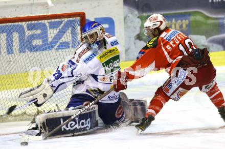 EBEL. Eishockey Bundesliga. KAC gegen VSV. SCOFIELD Tyler (KAC), STARKBAUM Bernhard (VSV). Klagenfurt, am 17.1.2012.
Foto: Kuess

---
pressefotos, pressefotografie, kuess, qs, qspictures, sport, bild, bilder, bilddatenbank