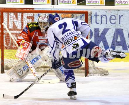 EBEL. Eishockey Bundesliga. KAC gegen VSV. CHIODO Andy (KAC), MITCHELL Kevin (VSV). Klagenfurt, am 17.1.2012.
Foto: Kuess

---
pressefotos, pressefotografie, kuess, qs, qspictures, sport, bild, bilder, bilddatenbank