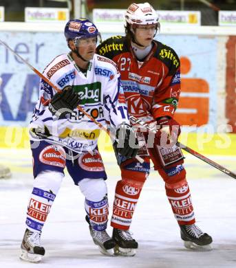 EBEL. Eishockey Bundesliga. KAC gegen VSV. HUNDERTPFUND Thomas (KAC), SHEARER Robert (VSV). Klagenfurt, am 17.1.2012.
Foto: Kuess

---
pressefotos, pressefotografie, kuess, qs, qspictures, sport, bild, bilder, bilddatenbank