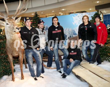 Eishockey. KAC. Isopp Maximilian, Hernegger Lucas, Holzer Nikolaus, Titze Lukas, Brenkusch Andreas, Schumnig Stefan. Klagenfurt, 15.11.2011.
Foto: Kuess
---
pressefotos, pressefotografie, kuess, qs, qspictures, sport, bild, bilder, bilddatenbank