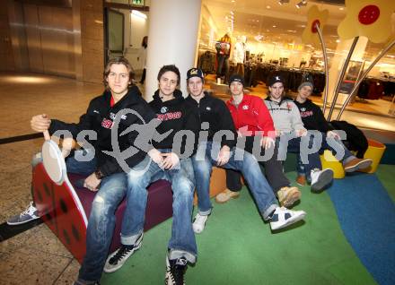 Eishockey. KAC. Isopp Maximilian, Hernegger Lucas, Holzer Nikolaus, Titze Lukas, Brenkusch Andreas, Schumnig Stefan. Klagenfurt, 15.11.2011.
Foto: Kuess
---
pressefotos, pressefotografie, kuess, qs, qspictures, sport, bild, bilder, bilddatenbank