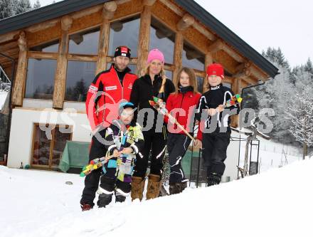 Biathlon. Daniel Mesotitsch mit Ehefrau Sam und Kinder Lasse, Soli, Sami.
St. Jakob, 30.12.2011.
Foto: kuess
---
pressefotos, pressefotografie, kuess, qs, qspictures, sport, bild, bilder, bilddatenbank