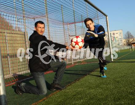 Fussball. Sallinger Raphael, Adi Preschern. Klagenfurt, 9.11.2011.
Foto: Kuess
---
pressefotos, pressefotografie, kuess, qs, qspictures, sport, bild, bilder, bilddatenbank