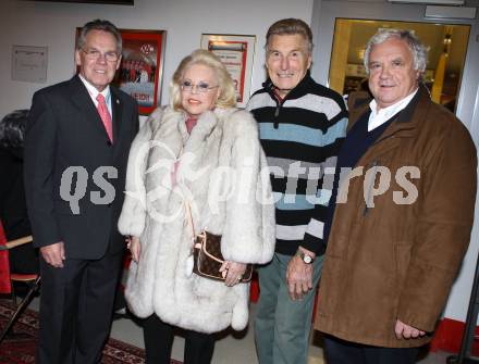 Eishockey Oesterreich Cup. Dieter Kalt, Heidi Horten, Hermann Knoll, Hellmuth Reichel. Klagenfurt, 16.12.2011.
Foto: kuess
---
pressefotos, pressefotografie, kuess, qs, qspictures, sport, bild, bilder, bilddatenbank