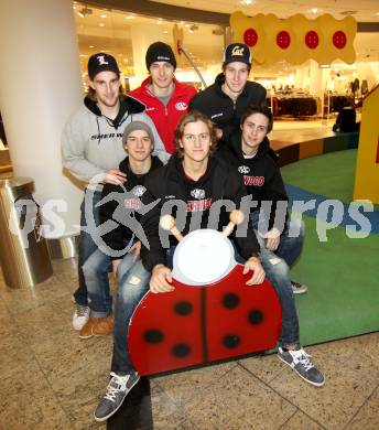 Eishockey. KAC. Isopp Maximilian, Hernegger Lucas, Holzer Nikolaus, Titze Lukas, Brenkusch Andreas, Schumnig Stefan. Klagenfurt, 15.11.2011.
Foto: Kuess
---
pressefotos, pressefotografie, kuess, qs, qspictures, sport, bild, bilder, bilddatenbank