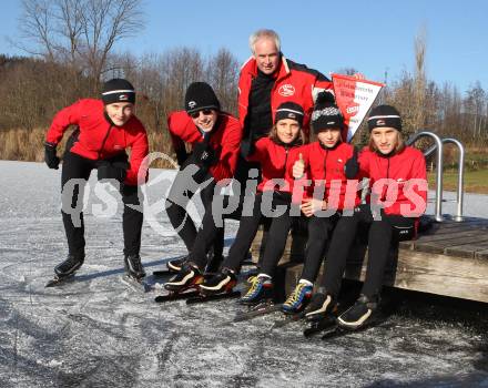 Eisschnellauf. Eislaufverein Woerthersee. Magdalena Mayerhofer, Stefan Haan, Simon Jesse, Erik Mayerhofer, Andreas Jesse. Hinten Steinbrucker Wilfried. Hoerzendorfer See, 27.12.2011.
Foto: Kuess
---
pressefotos, pressefotografie, kuess, qs, qspictures, sport, bild, bilder, bilddatenbank