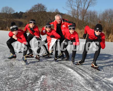 Eisschnellauf. Eislaufverein Woerthersee. Erik Mayerhofer, Simon Jesse, Andreas Jesse, Magdalena Mayerhofer, Stefan Haan. Hinten Steinbrucker Wilfried. Hoerzendorfer See, 27.12.2011.
Foto: Kuess
---
pressefotos, pressefotografie, kuess, qs, qspictures, sport, bild, bilder, bilddatenbank