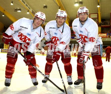 Eishockey. KAC. Lammers John, Tenute Joey, Gregor Hager. Klagenfurt, 15.11.2011.
Foto: Kuess
---
pressefotos, pressefotografie, kuess, qs, qspictures, sport, bild, bilder, bilddatenbank