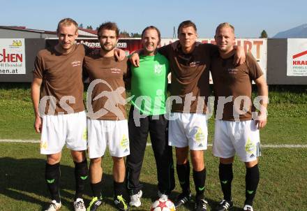 Fussball Kaerntner Liga. Eberndorf gegen Voelkermarkt. Alexander Karner, Christopher Sauerschnig, Trainer Kurt Stuck, Michael Ogris, Bernd Spitzer (Voelkermarkt)
---
pressefotos, pressefotografie, kuess, qs, qspictures, sport, bild, bilder, bilddatenbank