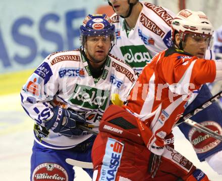 EBEL. Eishockey Bundesliga. KAC gegen VSV. Joseph Joey Tenute (KAC), Roland Kaspitz (VSV). Klagenfurt, am 17.1.2012.
Foto: Kuess

---
pressefotos, pressefotografie, kuess, qs, qspictures, sport, bild, bilder, bilddatenbank