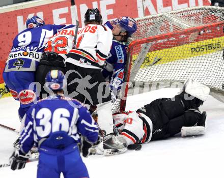 EBEL. Eishockey Bundesliga. EC Rekord Fenster VSV gegen HC Orli Znojmo.  Tomaz Razingar, Andreas Wiedergut (VSV), Martin Skadra, David Bartos,  Andrej Kacetl (Znaim). Villach, am 20.1.2012.
Foto: Kuess 


---
pressefotos, pressefotografie, kuess, qs, qspictures, sport, bild, bilder, bilddatenbank