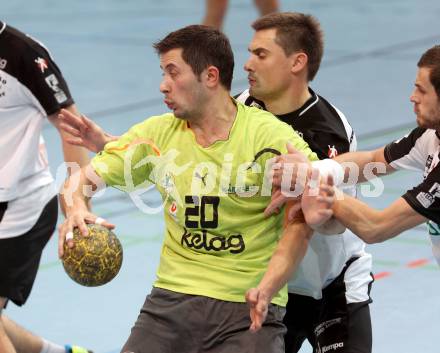 Handball. Bundesliga. HCK 59 Klagenfurt gegen SC kelag Ferlach. Josip Pecina, (HCK), Dean Pomorisac (Ferlach). Klagenfurt, 21.1.2012
Foto: Kuess 


---
pressefotos, pressefotografie, kuess, qs, qspictures, sport, bild, bilder, bilddatenbank