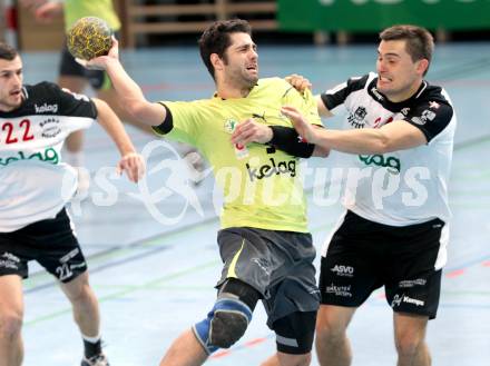 Handball. Bundesliga. HCK 59 Klagenfurt gegen SC kelag Ferlach. Josef Sourek, (HCK),  Daniel Plesej (Ferlach). Klagenfurt, 21.1.2012
Foto: Kuess 


---
pressefotos, pressefotografie, kuess, qs, qspictures, sport, bild, bilder, bilddatenbank