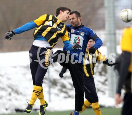 Fussball Testspiel. WAC/St. Andrae gegen VSV. Hannes Jochum (WAC), Paul Jury (VSV). St. Andrae, am 21.1.2012.
Foto: Kuess
---
pressefotos, pressefotografie, kuess, qs, qspictures, sport, bild, bilder, bilddatenbank