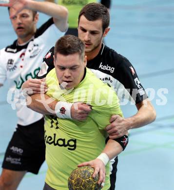 Handball. Bundesliga. HCK 59 Klagenfurt gegen SC kelag Ferlach. Florian Pontasch-Mueller, (HCK),  Dean Pomorisac (Ferlach). Klagenfurt, 21.1.2012
Foto: Kuess 


---
pressefotos, pressefotografie, kuess, qs, qspictures, sport, bild, bilder, bilddatenbank