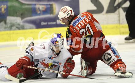 EBEL. Eishockey Bundesliga. KAC gegen Red Bull Salzburg. John Lammers (KAC), Florian Muehlstein (Salzburg). Klagenfurt, am 22.1.2012.
Foto: Kuess
---
pressefotos, pressefotografie, kuess, qs, qspictures, sport, bild, bilder, bilddatenbank