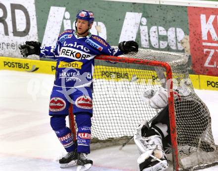 EBEL. Eishockey Bundesliga. EC Rekord Fenster VSV gegen HC Orli Znojmo.  CRAIG Michael (VSV), KACETL Ondrej (Znaim). Villach, am 22.1.2012.
Foto: Kuess 


---
pressefotos, pressefotografie, kuess, qs, qspictures, sport, bild, bilder, bilddatenbank