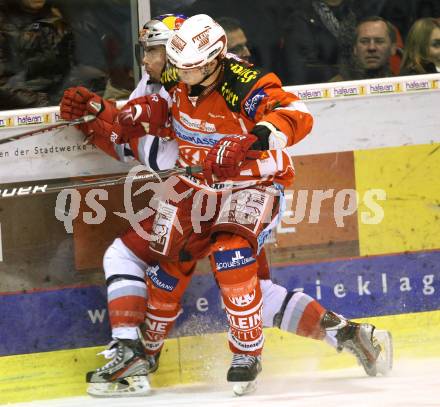 EBEL. Eishockey Bundesliga. KAC gegen Red Bull Salzburg. Paul Schellander (KAC), Brent Aubin (Salzburg). Klagenfurt, am 22.1.2012.
Foto: Kuess
---
pressefotos, pressefotografie, kuess, qs, qspictures, sport, bild, bilder, bilddatenbank