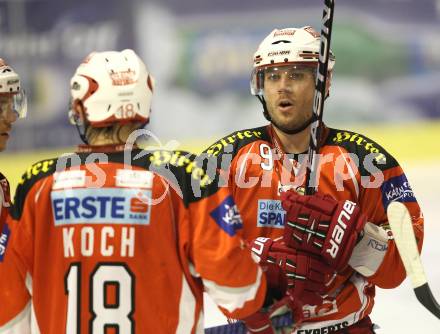 EBEL. Eishockey Bundesliga. KAC gegen Red Bull Salzburg. Joseph Joey Tenute, Thomas Koch (KAC), (Salzburg). Klagenfurt, am 22.1.2012.
Foto: Kuess
---
pressefotos, pressefotografie, kuess, qs, qspictures, sport, bild, bilder, bilddatenbank