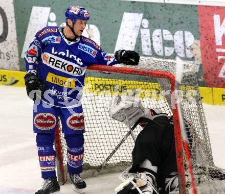 EBEL. Eishockey Bundesliga. EC Rekord Fenster VSV gegen HC Orli Znojmo.  CRAIG Michael (VSV), KACETL Ondrej (Znaim). Villach, am 22.1.2012.
Foto: Kuess 


---
pressefotos, pressefotografie, kuess, qs, qspictures, sport, bild, bilder, bilddatenbank