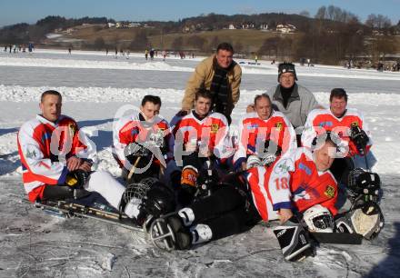 Behindertensport. Sledgehockey. Vergleichskampf Kaernten gegen St. Poelten. Mannschaft Kaernten mit Zdenek Vanek, Harald Lange. Rauschele See, am 21.1.2012.
Foto: Kuess
---
pressefotos, pressefotografie, kuess, qs, qspictures, sport, bild, bilder, bilddatenbank