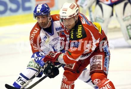 EBEL. Eishockey Bundesliga. KAC gegen Medvescak Zagreb. Joseph Joey Tenute (KAC),Greg Day  (Zagreb). Klagenfurt, am 24.1.2012.
Foto: Kuess

---
pressefotos, pressefotografie, kuess, qs, qspictures, sport, bild, bilder, bilddatenbank