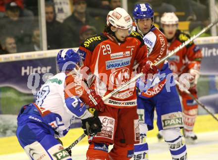 EBEL. Eishockey Bundesliga. KAC gegen Medvescak Zagreb. Christoph Brandner (KAC), Alan Letang (Zagreb). Klagenfurt, am 24.1.2012.
Foto: Kuess

---
pressefotos, pressefotografie, kuess, qs, qspictures, sport, bild, bilder, bilddatenbank