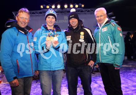 Schi Alpin. Jugendolympiade. Empfang Olympiasieger Marco Schwarz. Werner Franz, Marco Schwarz, Alfred Hopfgartner, Willibald Liberda. Bad Kleinkirchheim, 23. 1. 2012.
Foto: Kuess
---
pressefotos, pressefotografie, kuess, qs, qspictures, sport, bild, bilder, bilddatenbank