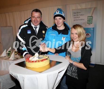 Schi Alpin. Jugendolympiade. Empfang Olympiasieger Marco Schwarz. Buergermeister Matthias Krenn, Marco Schwarz, Viktoria. Bad Kleinkirchheim, 23. 1. 2012.
Foto: Kuess
---
pressefotos, pressefotografie, kuess, qs, qspictures, sport, bild, bilder, bilddatenbank