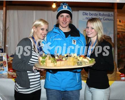 Schi Alpin. Jugendolympiade. Empfang Olympiasieger Marco Schwarz.  Birgit, Marco Schwarz, Susanna. Bad Kleinkirchheim, 23. 1. 2012.
Foto: Kuess
---
pressefotos, pressefotografie, kuess, qs, qspictures, sport, bild, bilder, bilddatenbank