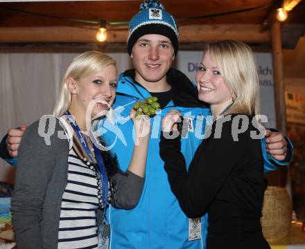 Schi Alpin. Jugendolympiade. Empfang Olympiasieger Marco Schwarz.  Birgit, Marco Schwarz, Susanna. Bad Kleinkirchheim, 23. 1. 2012.
Foto: Kuess
---
pressefotos, pressefotografie, kuess, qs, qspictures, sport, bild, bilder, bilddatenbank