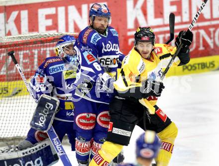 EBEL. Eishockey Bundesliga. EC Rekord Fenster VSV gegen UPC Vienna Capitals. Bernhard Starkbaum, Gerhard Unterluggauer, (VSV), Christian Dolezal  (Caps). Villach, am 27.1.2012.
Foto: Kuess 


---
pressefotos, pressefotografie, kuess, qs, qspictures, sport, bild, bilder, bilddatenbank