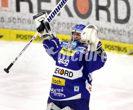 EBEL. Eishockey Bundesliga. EC Rekord Fenster VSV gegen UPC Vienna Capitals.  Jubel Bernhard Starkbaum (VSV). Villach, am 27.1.2012.
Foto: Kuess 


---
pressefotos, pressefotografie, kuess, qs, qspictures, sport, bild, bilder, bilddatenbank