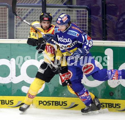 EBEL. Eishockey Bundesliga. EC Rekord Fenster VSV gegen UPC Vienna Capitals. Benjamin Petrik,  (VSV), Martin Oraze (Caps). Villach, am 27.1.2012.
Foto: Kuess 


---
pressefotos, pressefotografie, kuess, qs, qspictures, sport, bild, bilder, bilddatenbank