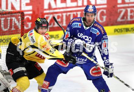 EBEL. Eishockey Bundesliga. EC Rekord Fenster VSV gegen UPC Vienna Capitals. Tomaz Razingar,  (VSV), Mario Fischer (Caps). Villach, am 27.1.2012.
Foto: Kuess 


---
pressefotos, pressefotografie, kuess, qs, qspictures, sport, bild, bilder, bilddatenbank