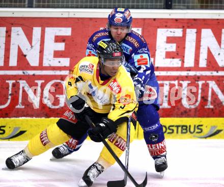 EBEL. Eishockey Bundesliga. EC Rekord Fenster VSV gegen UPC Vienna Capitals. Roland Kaspitz, (VSV),  Nathan Robinson (Caps). Villach, am 27.1.2012.
Foto: Kuess 


---
pressefotos, pressefotografie, kuess, qs, qspictures, sport, bild, bilder, bilddatenbank